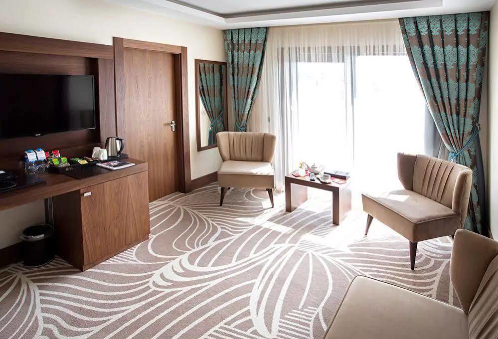 Hotel Ramada By Wyndham Yalova à Yalova  Extérieur photo
