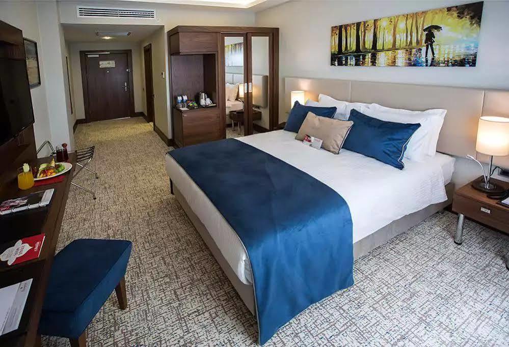 Hotel Ramada By Wyndham Yalova à Yalova  Extérieur photo